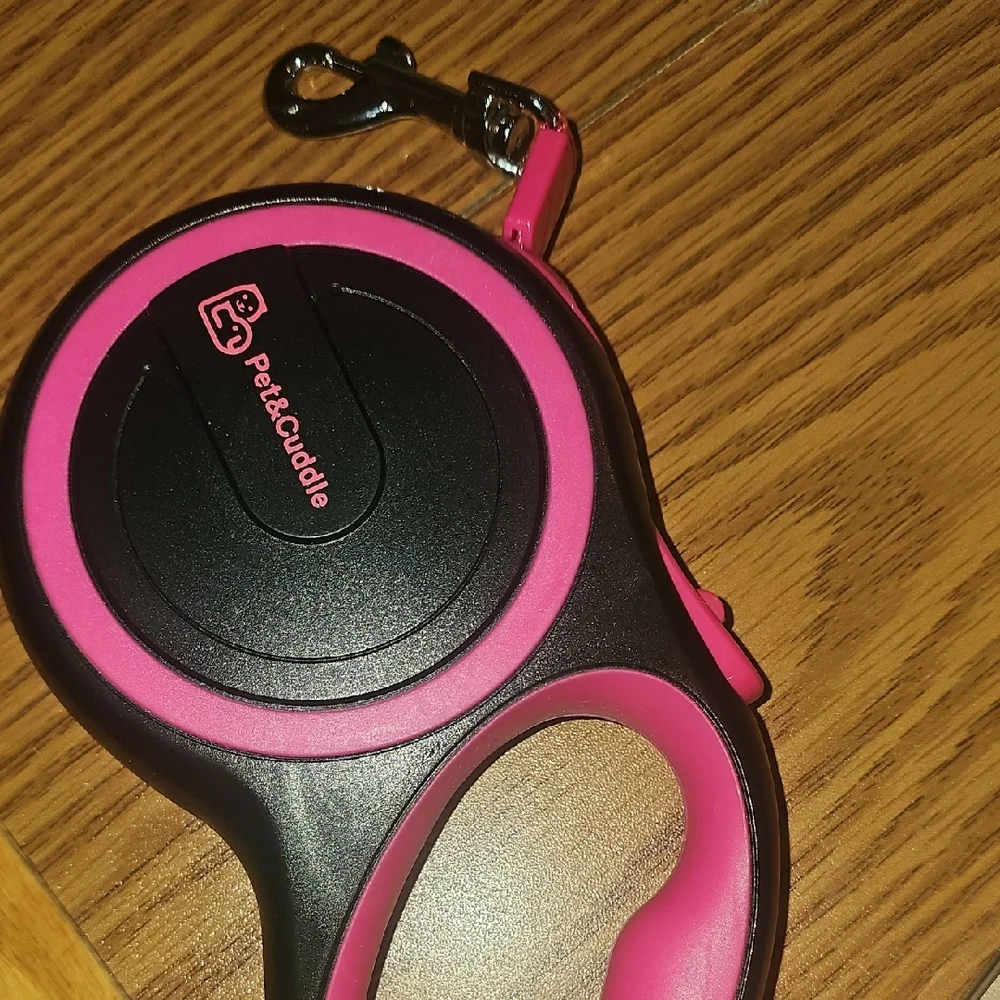 Pet&Cuddle Pink and Black 16ft. Retractable Dog Leash NEW